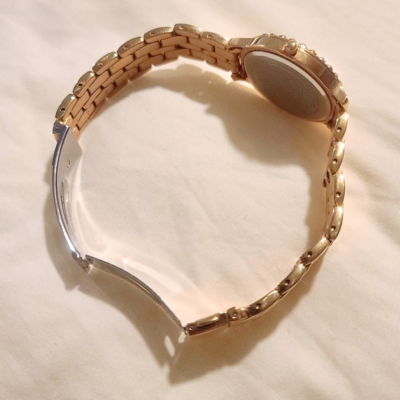 Guess Ladies Watch Gold-tone Crystal Silver Dial Rose - Picture 6 of 10